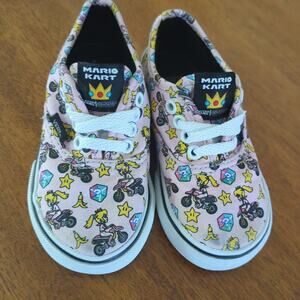 Vans Kids Authentic (Nintendo) Skate Shoe Princess Peach toddler 6